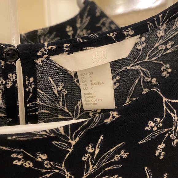 Short Structured Dress with Floral Print - Picture 2 of 2